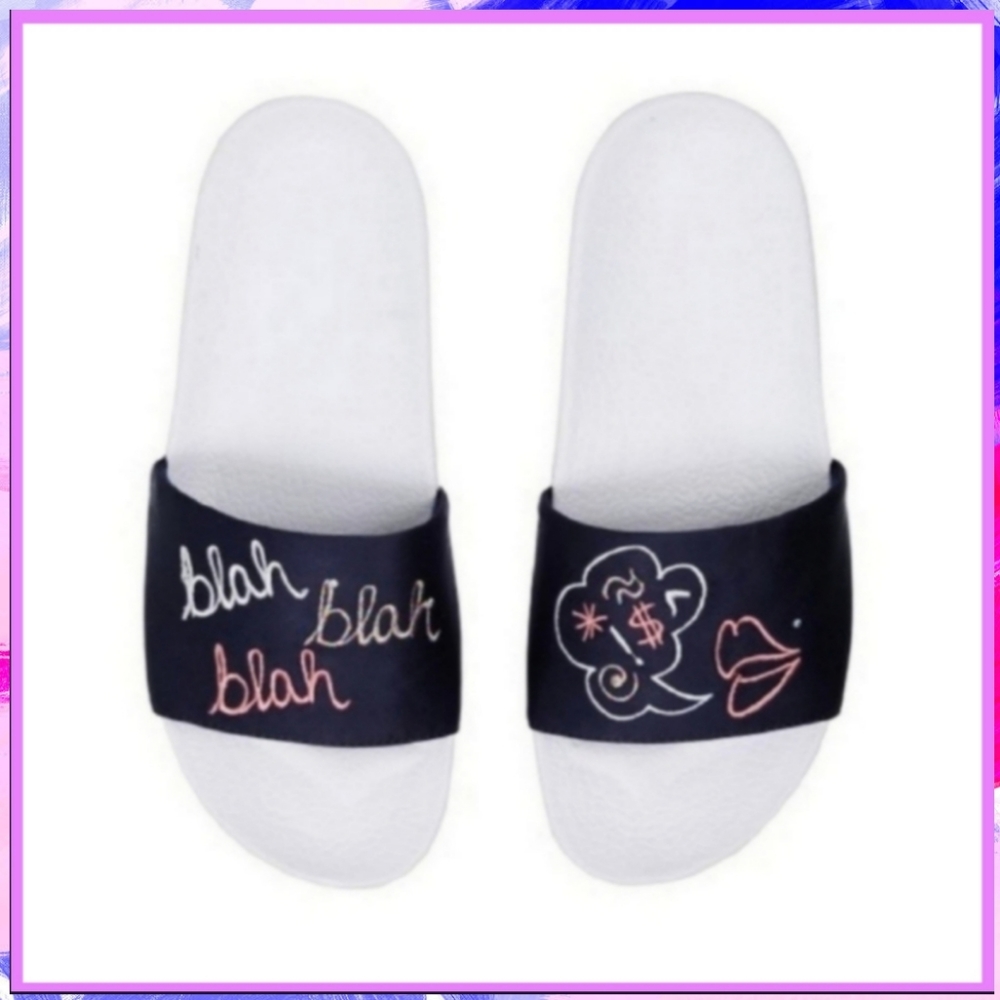 Dearfoams Summer Casual Blah Blah Blah Slide Sandals